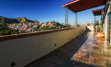 Departamento en RENTA en Pastita amueblado con servicios incluidos.