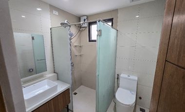 Manila near to ubelt and hospital 5 br townhouse