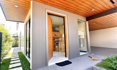 FOR SALE NEWLY BUILD ELEGANT MODERN DESIGN HOUSE IN BF HOMES PARANAQUE