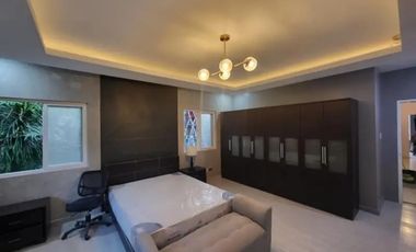 Ayala Alabang Modern House  5 Bedrooms for Rent.