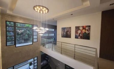 Ayala Alabang Modern House  5 Bedrooms for Rent.