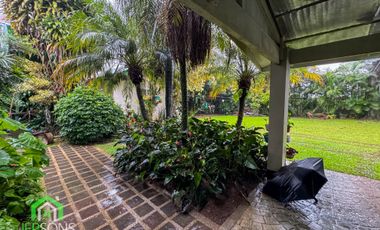 House for sale with big lawn