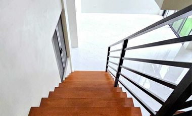 3-Storey 5-Bedroom House & Lot in Taytay