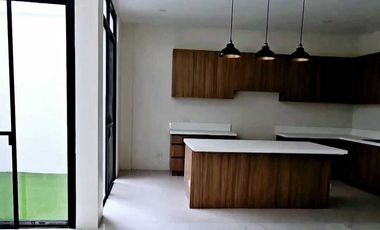 3-Storey 5-Bedroom House & Lot in Taytay