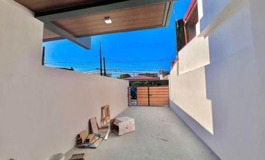 SPACIOUS MODERN 2 STOREY TOWNHOUSE FOR SALE IN LAS PIÑAS