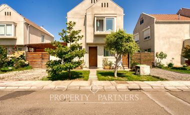 Venta de segura y hermosa casa en Condominio, Peñalolén