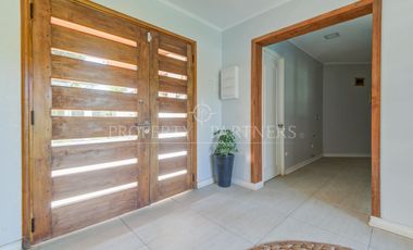Casa con gimnasio en parcela dentro de prestigioso condominio ubicado en sector Lonquen Norte