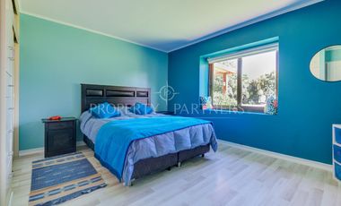 Casa con gimnasio en parcela dentro de prestigioso condominio ubicado en sector Lonquen Norte