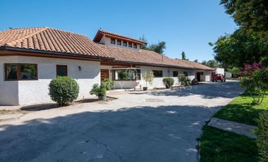 Casa con gimnasio en parcela dentro de prestigioso condominio ubicado en sector Lonquen Norte