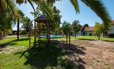 Casa con gimnasio en parcela dentro de prestigioso condominio ubicado en sector Lonquen Norte