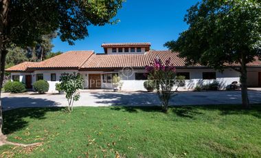 Casa con gimnasio en parcela dentro de prestigioso condominio ubicado en sector Lonquen Norte