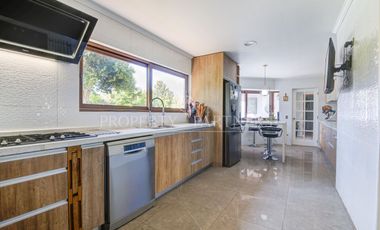 Casa con gimnasio en parcela dentro de prestigioso condominio ubicado en sector Lonquen Norte