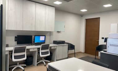 Cómoda, funcional y versátil oficina en Las Condes