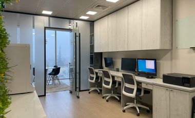 Cómoda, funcional y versátil oficina en Las Condes