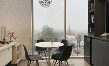 Cómoda, funcional y versátil oficina en Las Condes