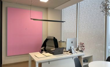 Cómoda, funcional y versátil oficina en Las Condes