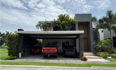 RESIDENCIA EN VENTA EN PARASO COUNTRY CLUB, MORELOS