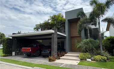 RESIDENCIA EN VENTA EN PARASO COUNTRY CLUB, MORELOS