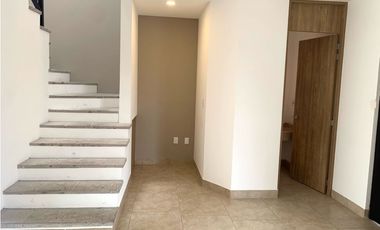 Casa renta, Nueva dentro de privada en el Refugio