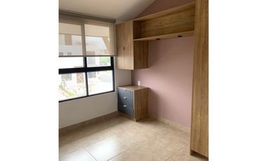 Casa renta, Nueva dentro de privada en el Refugio