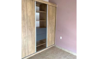 Casa renta, Nueva dentro de privada en el Refugio