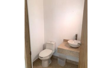 Casa renta, Nueva dentro de privada en el Refugio