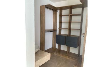 Casa renta, Nueva dentro de privada en el Refugio