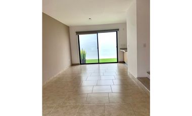 Casa renta, Nueva dentro de privada en el Refugio