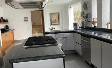 Casa en venta en cerrada, en Hacienda de las Palmas estilo Barragán, Huixquilucan Estado de México