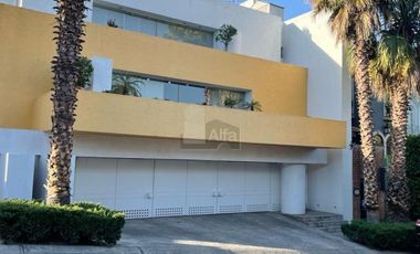 Casa en venta en cerrada, en Hacienda de las Palmas estilo Barragán, Huixquilucan Estado de México