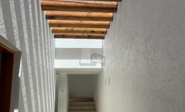 Casa en venta en cerrada, en Hacienda de las Palmas estilo Barragán, Huixquilucan Estado de México
