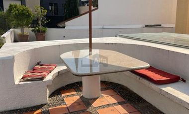 Casa en venta en cerrada, en Hacienda de las Palmas estilo Barragán, Huixquilucan Estado de México