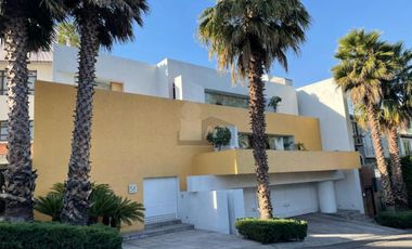 Casa en venta en cerrada, en Hacienda de las Palmas estilo Barragán, Huixquilucan Estado de México