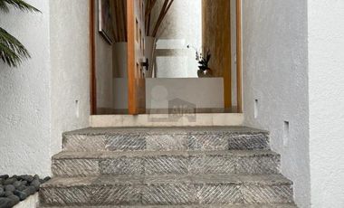 Casa en venta en cerrada, en Hacienda de las Palmas estilo Barragán, Huixquilucan Estado de México