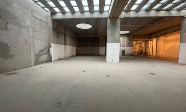ARRIENDO Local en Subterráneo de 640 m2, Metro Inés de Suárez