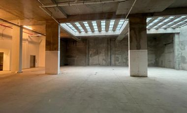 ARRIENDO Local en Subterráneo de 640 m2, Metro Inés de Suárez