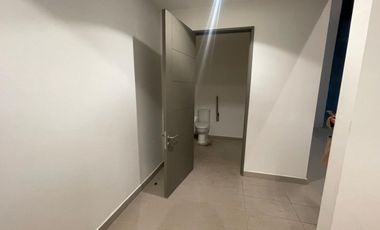 ARRIENDO Local en Subterráneo de 640 m2, Metro Inés de Suárez