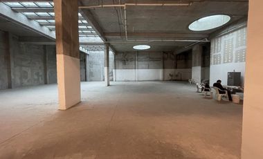 ARRIENDO Local en Subterráneo de 640 m2, Metro Inés de Suárez