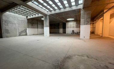 ARRIENDO Local en Subterráneo de 640 m2, Metro Inés de Suárez