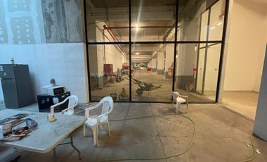 ARRIENDO Local en Subterráneo de 640 m2, Metro Inés de Suárez