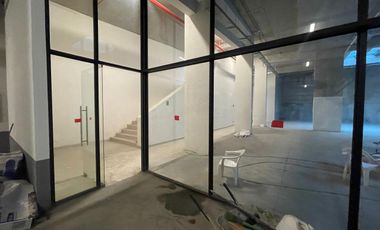 ARRIENDO Local en Subterráneo de 640 m2, Metro Inés de Suárez