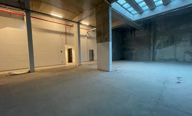 ARRIENDO Local en Subterráneo de 640 m2, Metro Inés de Suárez