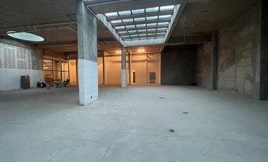 ARRIENDO Local en Subterráneo de 640 m2, Metro Inés de Suárez