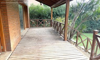 Casa en venta -Barrio Newfield Quilmes-Excelente ubicación