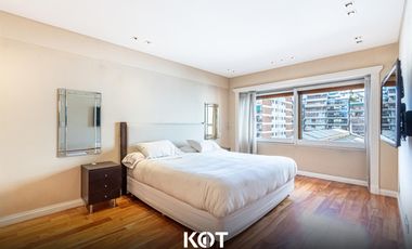5 ambientes con dependencia y cochera doble. EN VENTA!