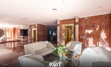 5 ambientes con dependencia y cochera doble. EN VENTA!