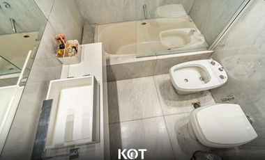 5 ambientes con dependencia y cochera doble. EN VENTA!