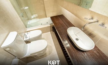 5 ambientes con dependencia y cochera doble. EN VENTA!