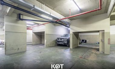 5 ambientes con dependencia y cochera doble. EN VENTA!
