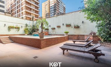 5 ambientes con dependencia y cochera doble. EN VENTA!